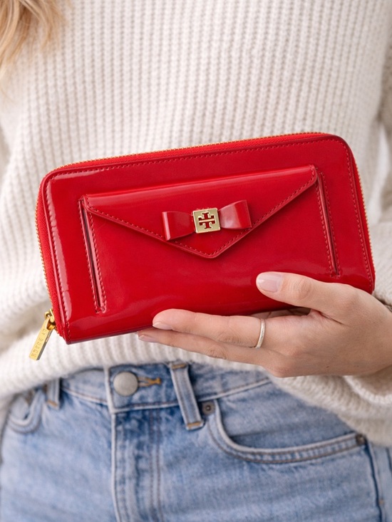 Tory Burch Red Patent Leather Bow Wallet Zip Around Clutch Gold Logo Designer - Picture 3 of 8